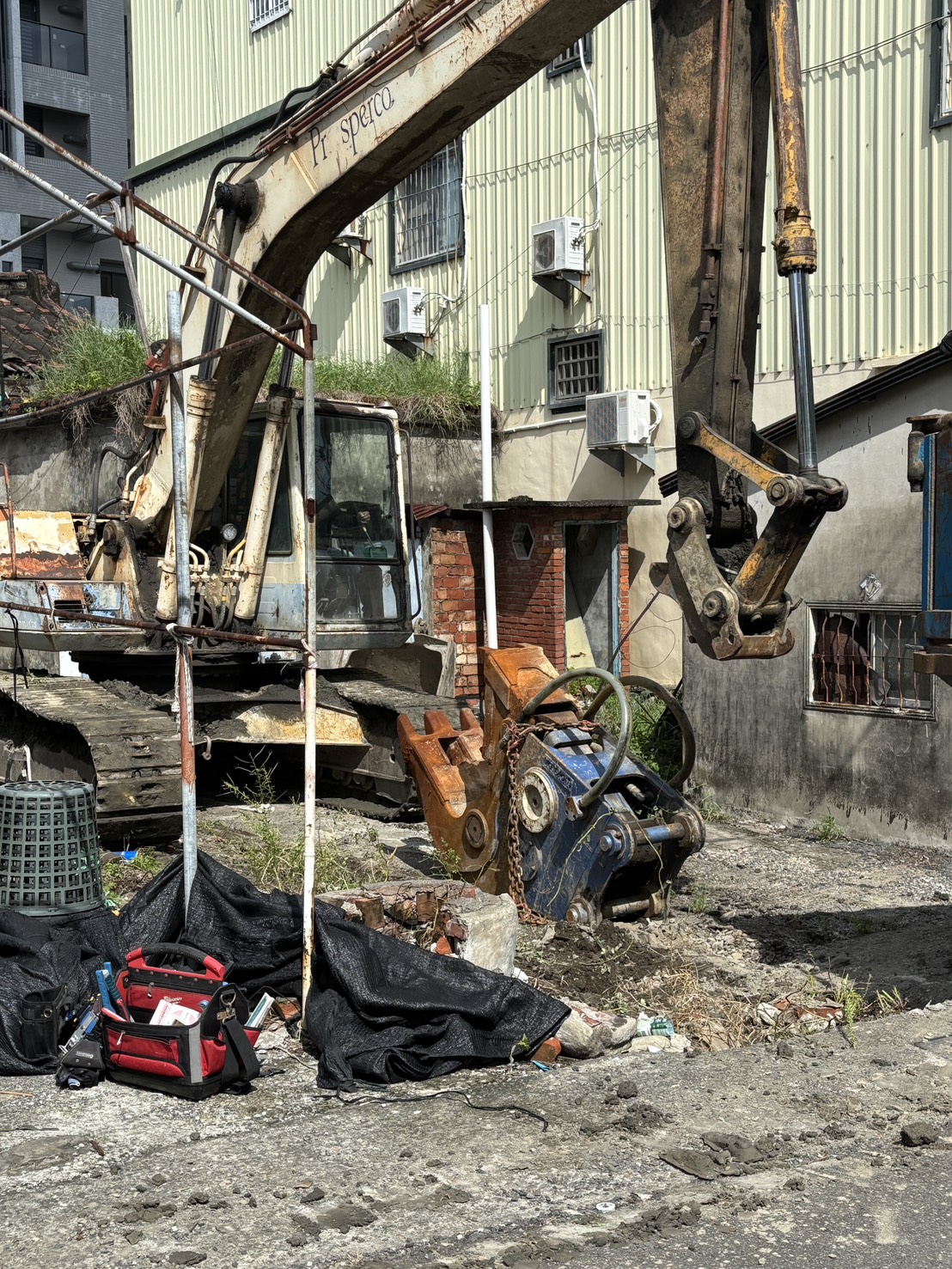 老屋拆除進行作業屏東.高雄-加冠開發工程