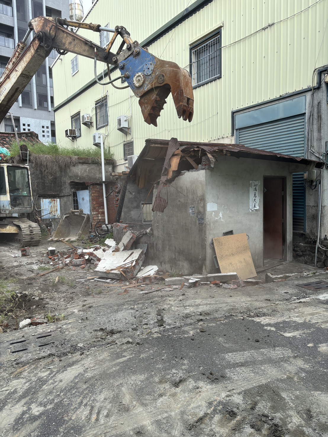 老屋拆除進行屏東.高雄-加冠開發工程